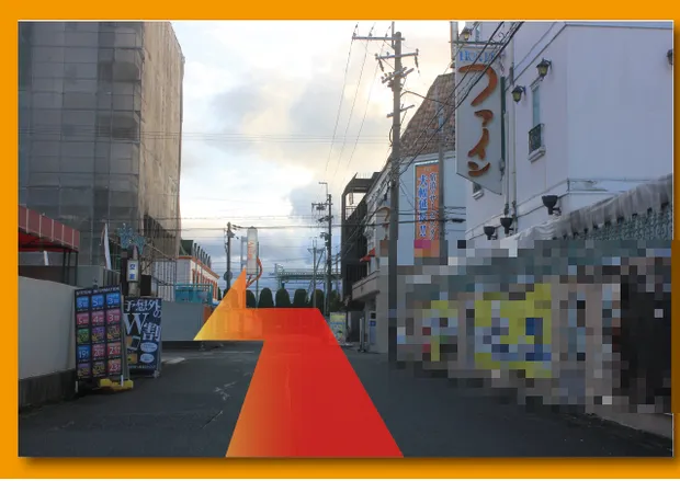最初の十字路。ここを左折する